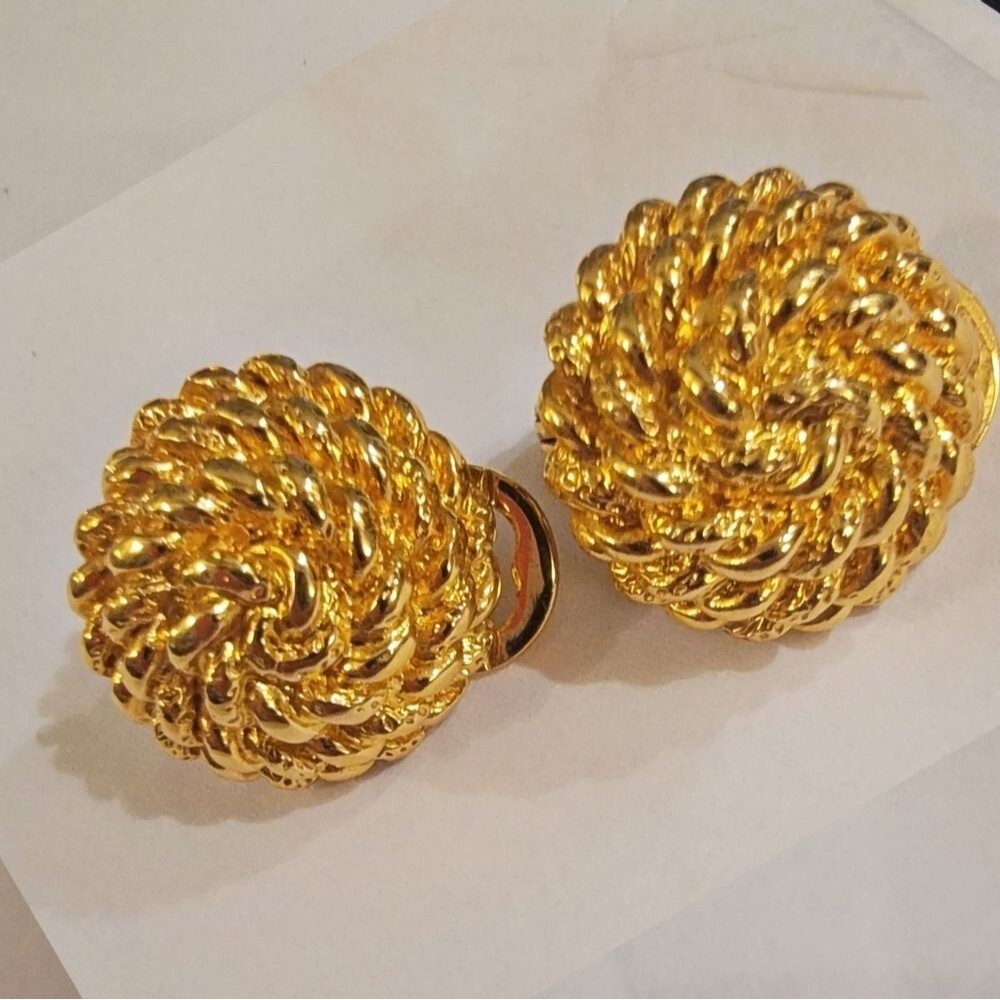 #Vintage #Monet Round Twisted Rope Design   Clip On Earrings Signed - Picture 3 of 8